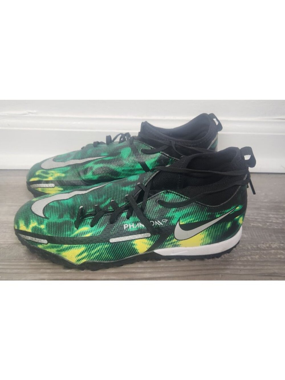 Nike Youth Sz. 4.5 Phantom GT2 Academy DF Shockwave TF Soccer Shoes